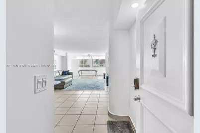 5005 Collins #824, Miami Beach, FL 33140 - Photo 4