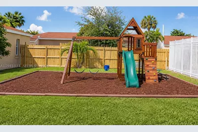 885 NE 213th #2, Miami, FL 33179 - Photo 4