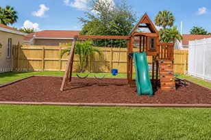 885 NE 213th, Miami, FL 33179 - Photo 4