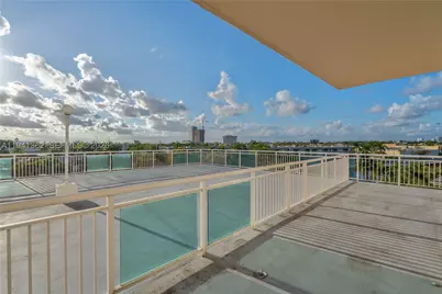 437 Golden Isles #4D, Hallandale Beach, FL 33009 - Photo 38