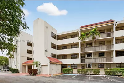114 Lake Emerald #104, Oakland Park, FL 33309 - Photo 2