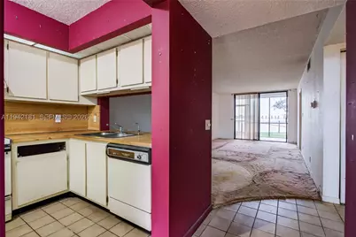 114 Lake Emerald #104, Oakland Park, FL 33309 - Photo 4