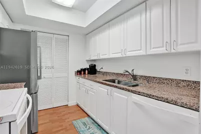 90 Alton #807, Miami Beach, FL 33139 - Photo 6