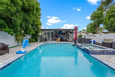 864 E 29th, Hialeah, FL 33013 - Photo 12