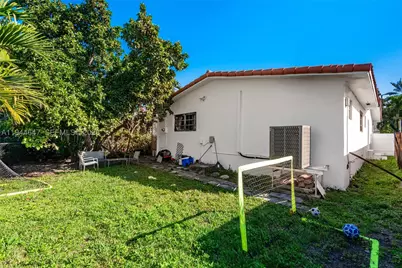 8950 Harding, Surfside, FL 33154 - Photo 28