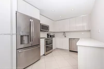 5555 Collins #9U, Miami Beach, FL 33140 - Photo 6