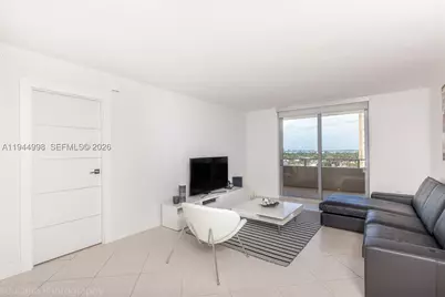 5555 Collins #9U, Miami Beach, FL 33140 - Photo 2