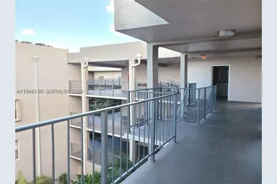 2821 Somerset #400, Lauderdale Lakes, FL 33311 - Photo 32