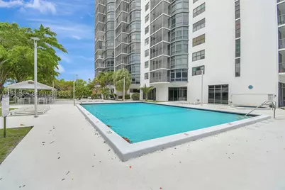 20100 W Country Club #1005, Aventura, FL 33180 - Photo 32