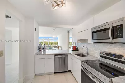20100 W Country Club #1005, Aventura, FL 33180 - Photo 10