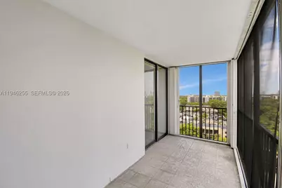 20100 W Country Club #1005, Aventura, FL 33180 - Photo 30