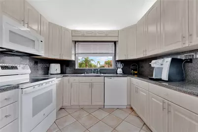 9721 Sunrise Lakes #201, Sunrise, FL 33322 - Photo 8