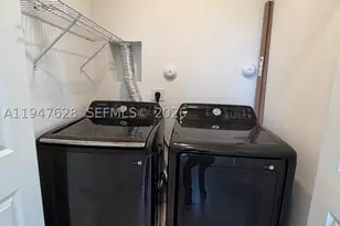 909 NE 211th, Miami, FL 33179 - Photo 36