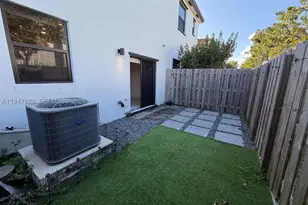 909 NE 211th, Miami, FL 33179 - Photo 10