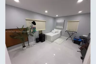 380 W 41st, Hialeah, FL 33012 - Photo 8