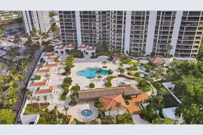 20281 E Country Club #405, Aventura, FL 33180 - Photo 36