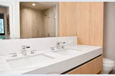 11 NE 6th #1109, Miami, FL 33132 - Photo 10