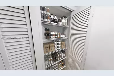 31 SE 5th #2408, Miami, FL 33131 - Photo 16
