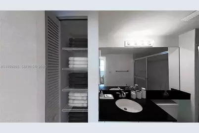 31 SE 5th #2408, Miami, FL 33131 - Photo 22