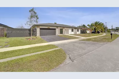 16653 Golfview, Weston, FL 33326 - Photo 2