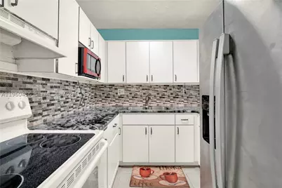 1555 W 44th #305, Hialeah, FL 33012 - Photo 12