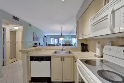 2228 N Cypress Bend #103, Pompano Beach, FL 33069 - Photo 16