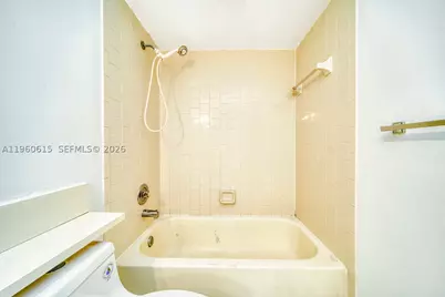 8290 Lake #236, Doral, FL 33166 - Photo 24