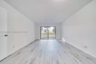 8290 Lake #236, Doral, FL 33166 - Photo 10