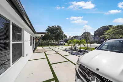 45 NE 124th, North Miami, FL 33161 - Photo 10