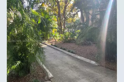 469 N Pine Island #B305, Plantation, FL 33324 - Photo 6