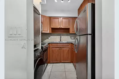 134 SW 7th #404, Miami, FL 33130 - Photo 8