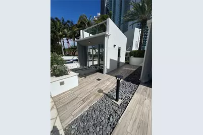851 NE 1st #1, Miami, FL 33132 - Photo 4