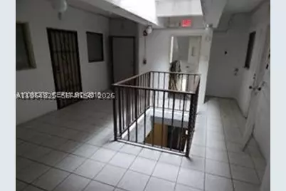 1960 Marseille #305, Miami Beach, FL 33141 - Photo 2