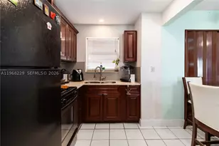 8895 Fontainebleau, Miami, FL 33172 - Photo 12