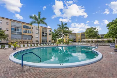 2861 Somerset #104, Lauderdale Lakes, FL 33311 - Photo 28
