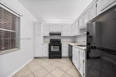 2861 Somerset #104, Lauderdale Lakes, FL 33311 - Photo 2