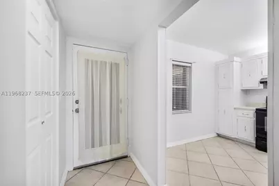 2861 Somerset #104, Lauderdale Lakes, FL 33311 - Photo 10