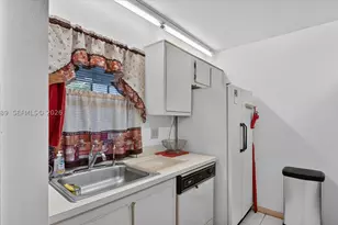 10413 NW 6th, Pembroke Pines, FL 33026 - Photo 16