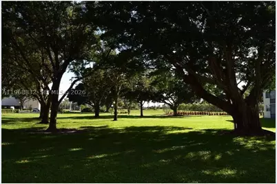 8960 S Hollybrook #109, Pembroke Pines, FL 33025 - Photo 32