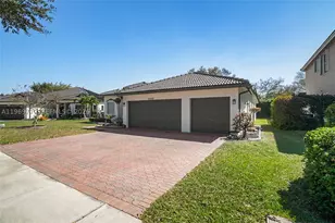 10620 NW 56th, Coral Springs, FL 33076 - Photo 2