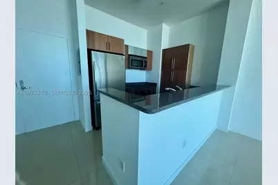 300 S Biscayne #PH-3907, Miami, FL 33131 - Photo 2