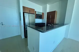 300 S Biscayne, Miami, FL 33131 - Photo 2