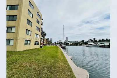 301 Golden Isles #114, Hallandale Beach, FL 33009 - Photo 24