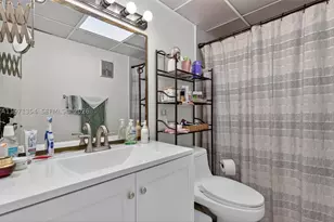 9678 Fontainebleau, Miami, FL 33172 - Photo 18