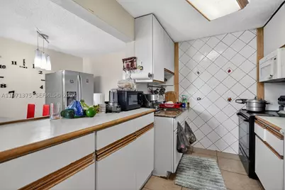 9678 Fontainebleau #411, Miami, FL 33172 - Photo 12