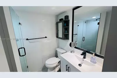 5600 Collins #7Y, Miami Beach, FL 33140 - Photo 18