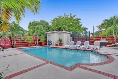 208 SW 2nd, Hallandale Beach, FL 33009 - Photo 14
