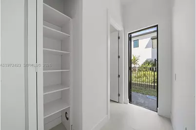 5718 Ashwood Cir W, Hollywood, FL 33312 - Photo 18