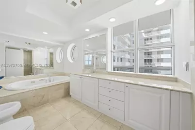 5801 Collins #700, Miami Beach, FL 33140 - Photo 12