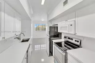 151 SW 117th, Pembroke Pines, FL 33025 - Photo 12